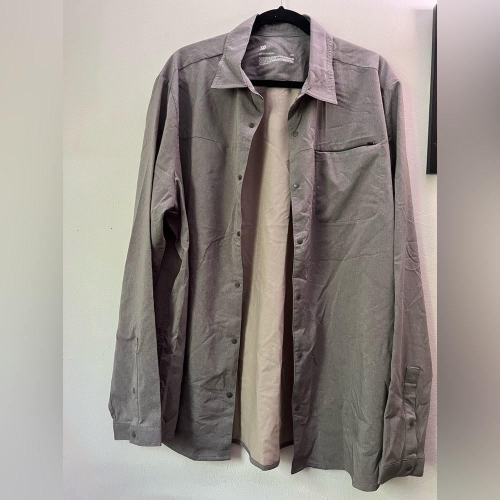 Brand nwt All In Motion Men's snap button down Long Sleeves Shirt. Gray. 2XL